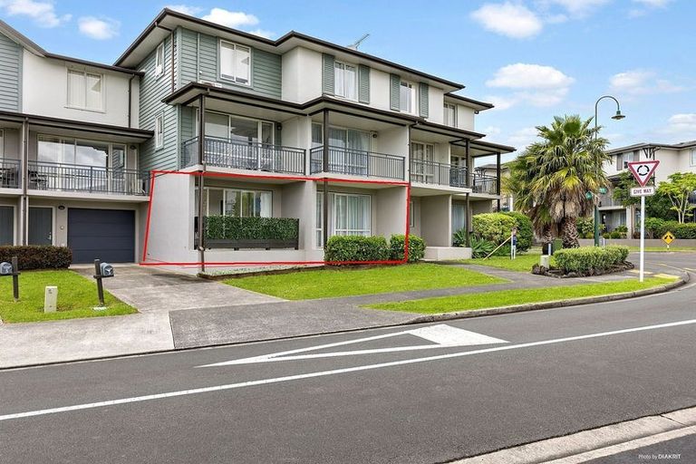 Photo of property in 2/1 Opito Way, East Tamaki, Auckland, 2013