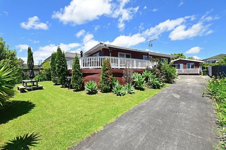 Photo of property in 5 Bundena Place, Clendon Park, Auckland, 2103