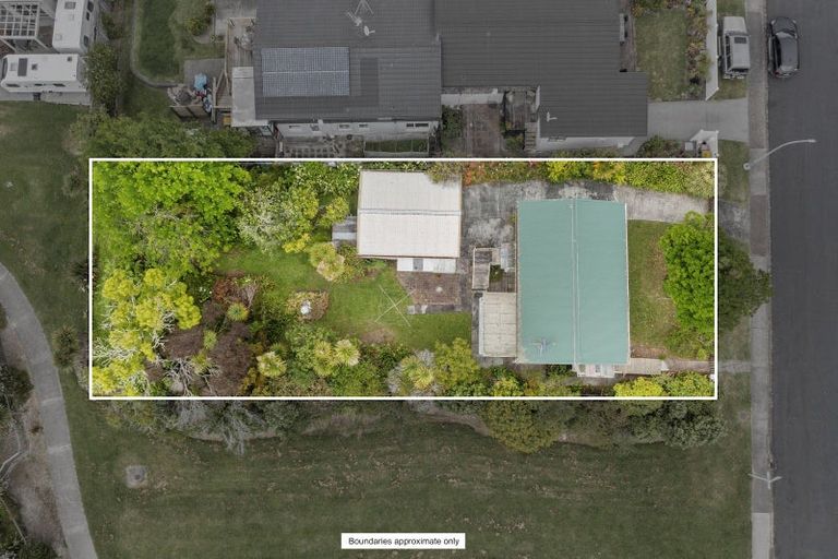 Photo of property in 11 Albatross Road, Red Beach, 0932