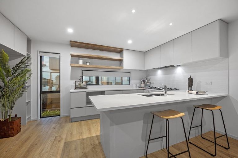 Photo of property in 2e Fowler Street, Northcote, Auckland, 0627