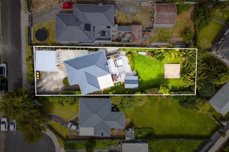 Photo of property in 16 Paton Avenue, Te Atatu South, Auckland, 0610