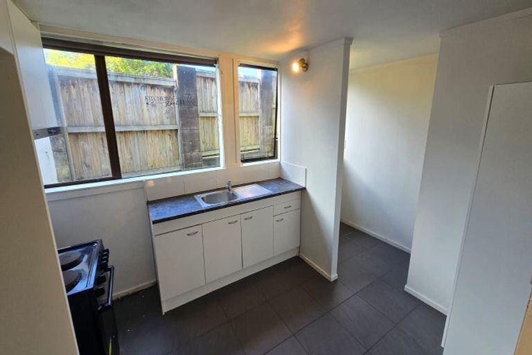 Photo of property in 1 Lauderdale Road, Birkdale, Auckland, 0626