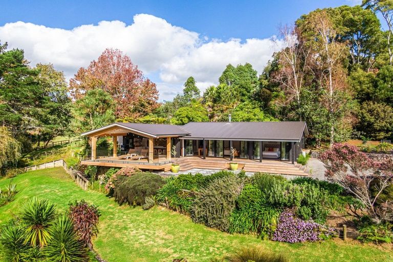 Photo of property in 72 Reid Road, Glenbrook, Waiuku, 2681