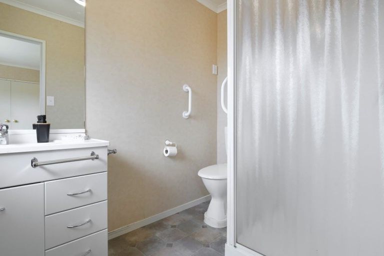 Photo of property in 28 Bateleur Close, Welcome Bay, Tauranga, 3112