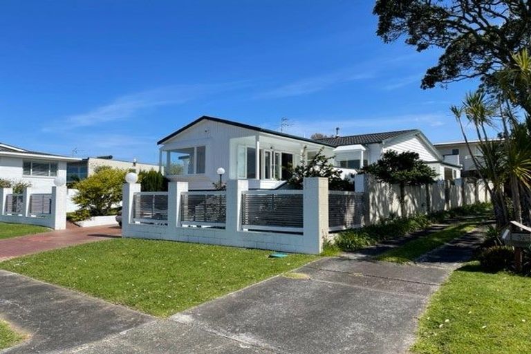 Photo of property in 1/3 Brown Street, Hauraki, Auckland, 0622