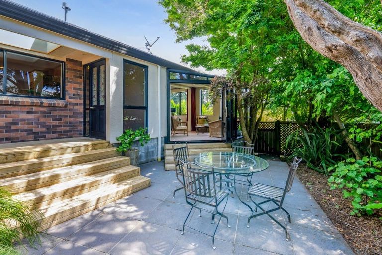 Photo of property in 15 Del Mar Place, Merrilands, New Plymouth, 4312