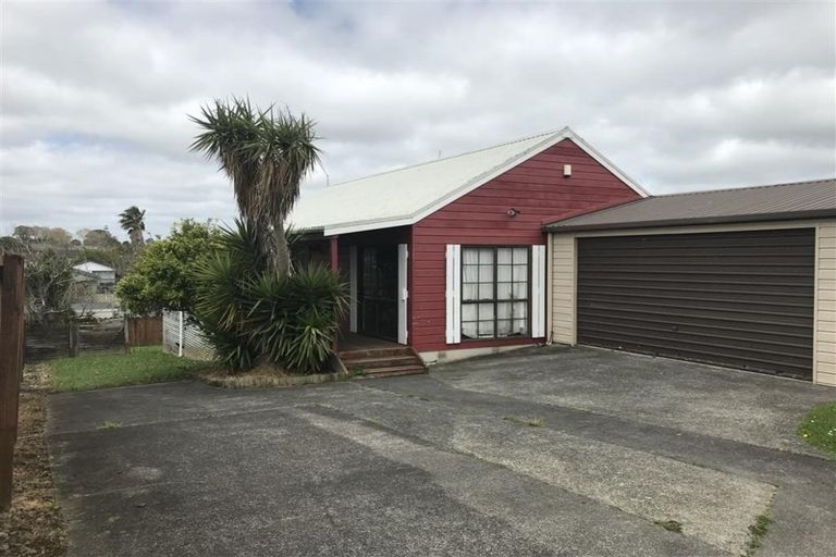 Photo of property in 69 Etherton Drive, Weymouth, Auckland, 2103