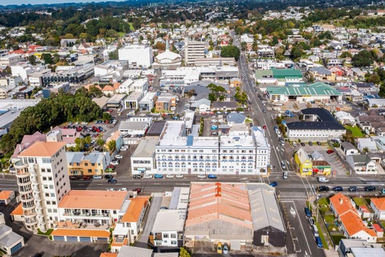 Photo of property in Devonport Apartments, 26/127 Saint Aubyn Street, New Plymouth, 4310