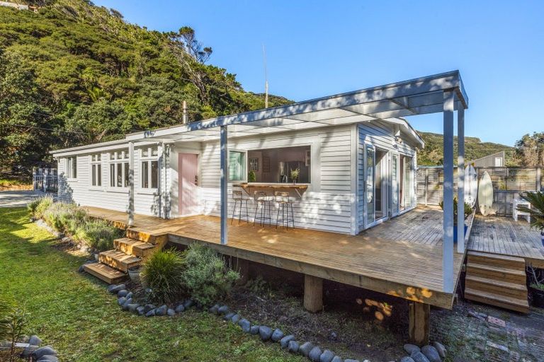 Photo of property in 32 Karekare Road, Karekare, New Lynn, 0772