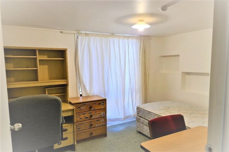 Photo of property in 9 Velma Road, Hillcrest, Auckland, 0627