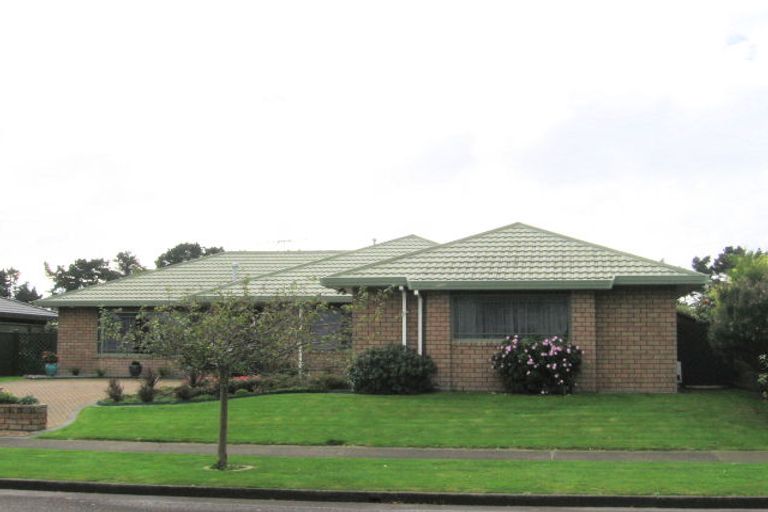 Photo of property in 9 Cranbrook Grove, Waikanae, 5036