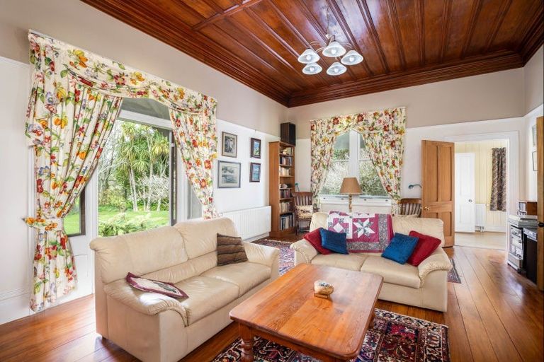 Photo of property in 1 Kahikatea Street, Inglewood, 4330