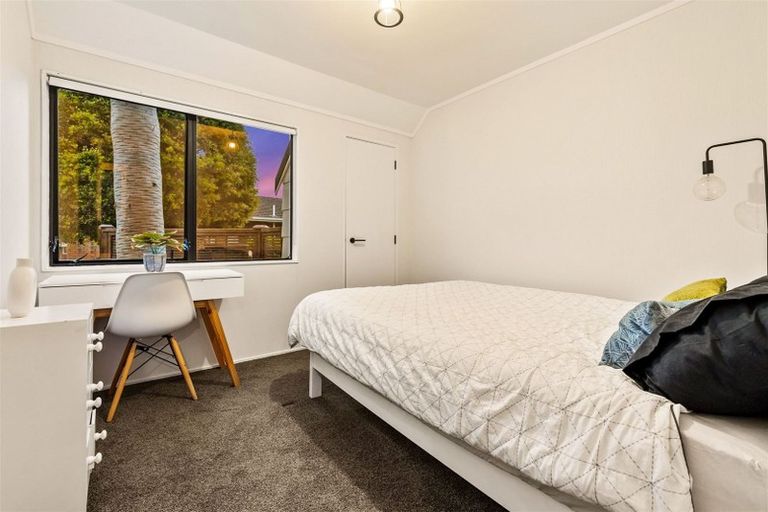 Photo of property in 50 Halberg Street, Glenfield, Auckland, 0629