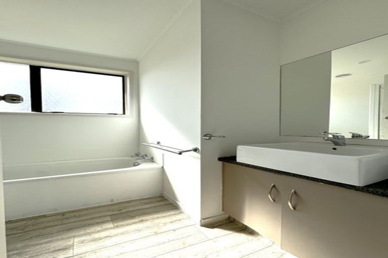 Photo of property in 20 Camphora Place, Ranui, Auckland, 0612