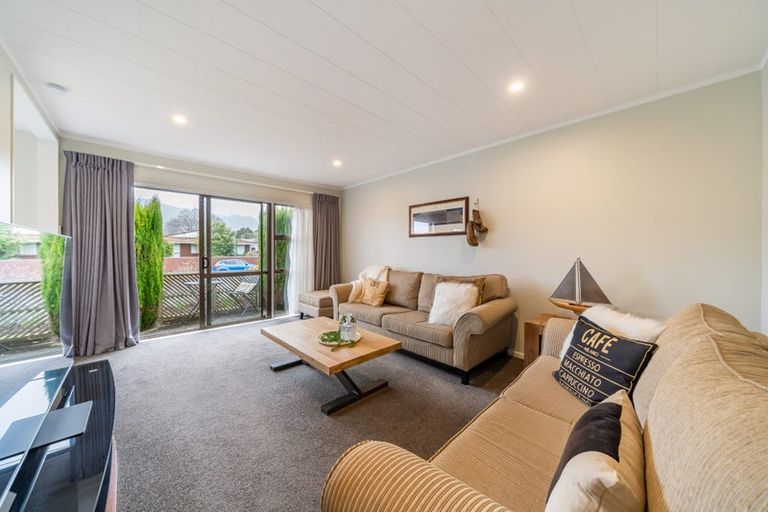 Photo of property in 2/48 Kowhai Avenue, Ebdentown, Upper Hutt, 5018