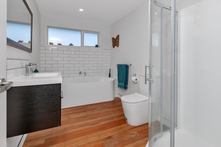 Photo of property in 16 Seaview Road, Ruakaka, 0116