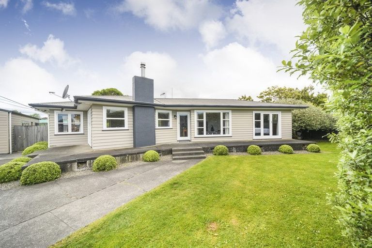 Photo of property in 18 Woburn Place, Takaro, Palmerston North, 4412