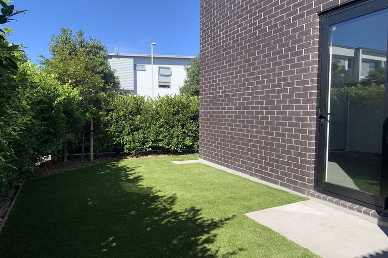 Photo of property in 70 Glidepath Road, Hobsonville, Auckland, 0616