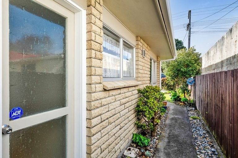 Photo of property in 2/32 Young Street, New Plymouth, 4310