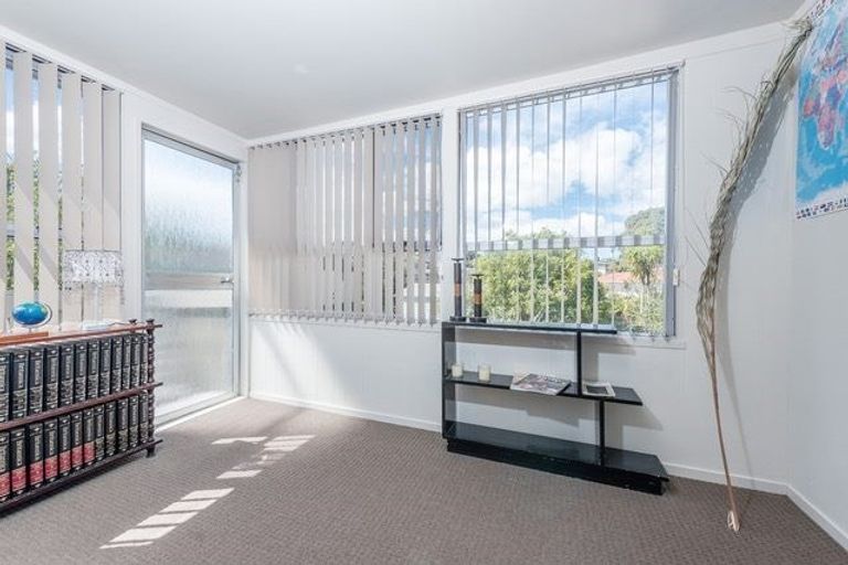 Photo of property in 10 Albemarle Place, Massey, Auckland, 0614