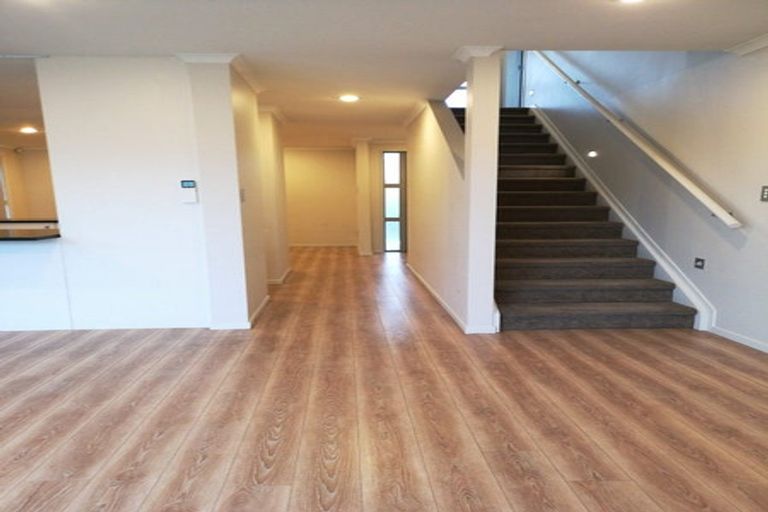 Photo of property in 10 Puweto Avenue, Takanini, 2112