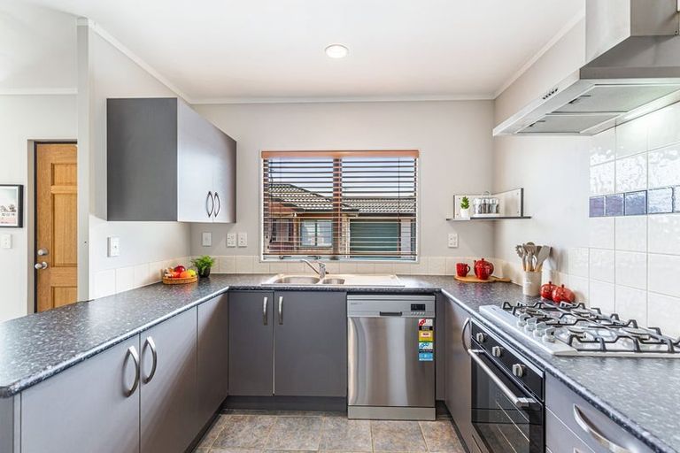 Photo of property in 3/520 Don Buck Road, Westgate, Auckland, 0614
