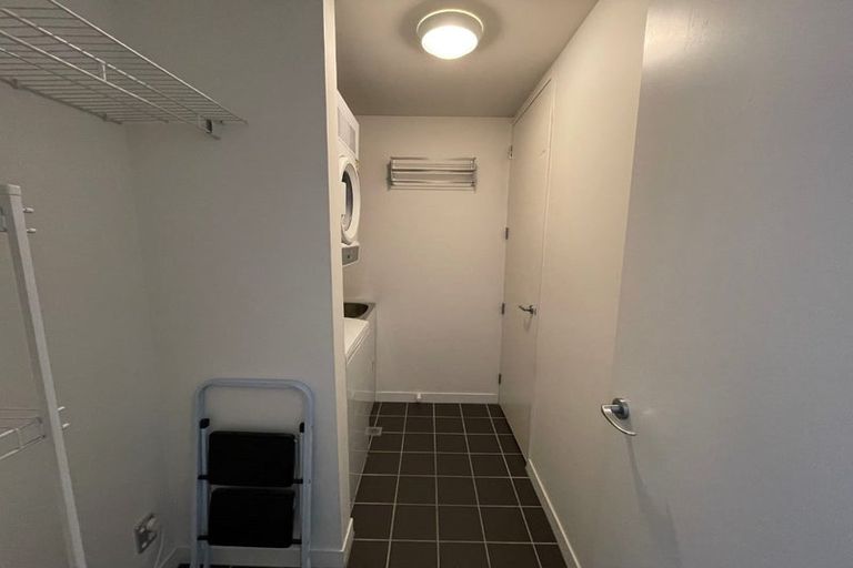 Photo of property in Montreaux Apartments, 5i/164 The Terrace, Wellington Central, Wellington, 6011