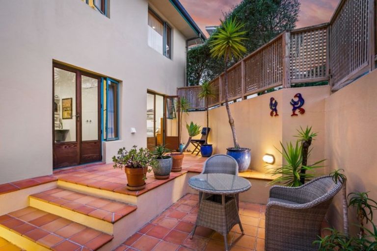 Photo of property in 1/48 Masterton Road, Rothesay Bay, Auckland, 0630