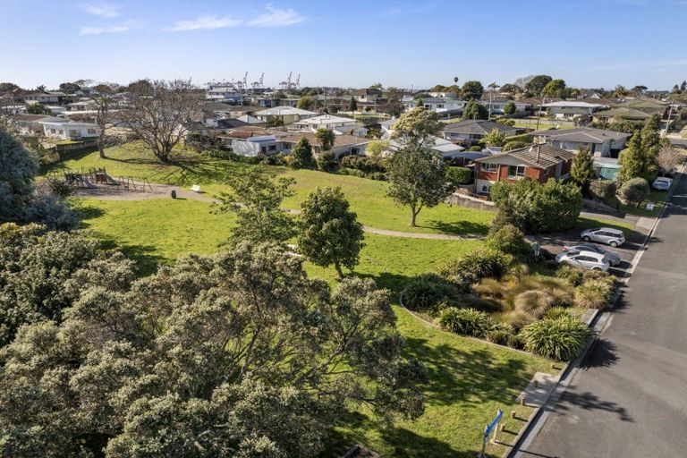 Photo of property in 1 Rutherford Street, Otumoetai, Tauranga, 3110