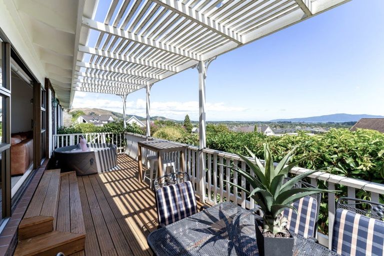 Photo of property in 1 Mohua Street, Waikanae, 5036