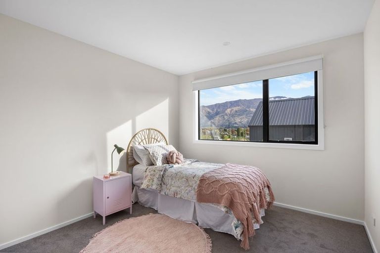 Photo of property in 60 Kirimoko Crescent, Wanaka, 9305