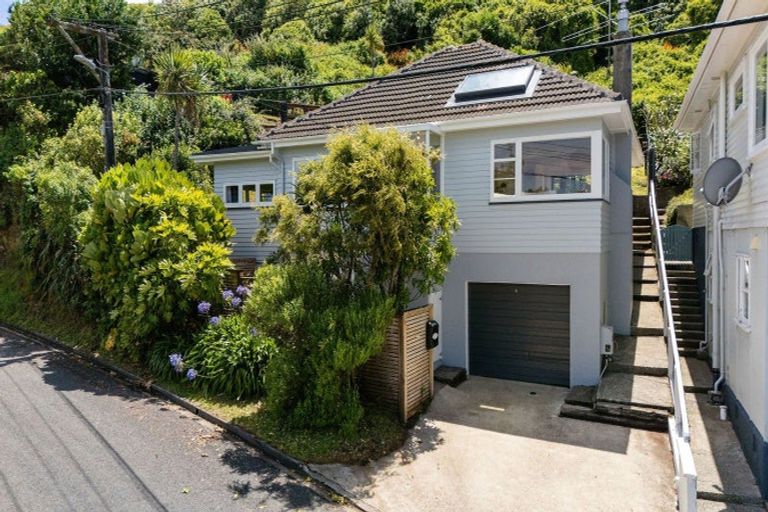Photo of property in 7 Houghton Bay Road, Houghton Bay, Wellington, 6023