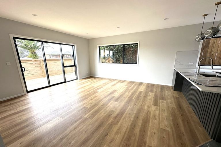 Photo of property in 25a Borrowdace Avenue, Botany Downs, Auckland, 2010