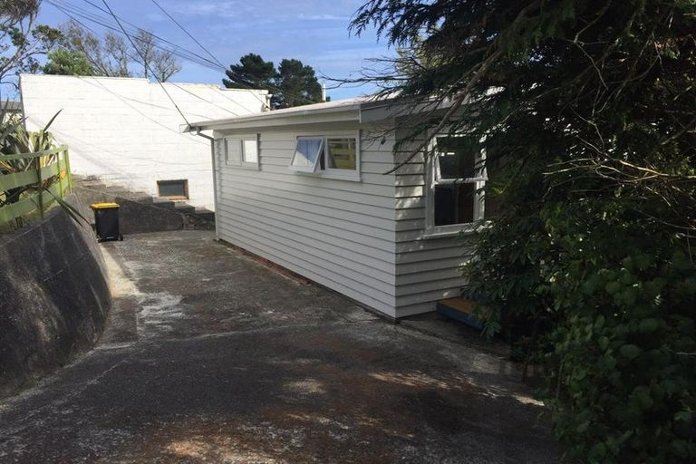 Photo of property in 55 Huntingdon Street, Northland, Wellington, 6012