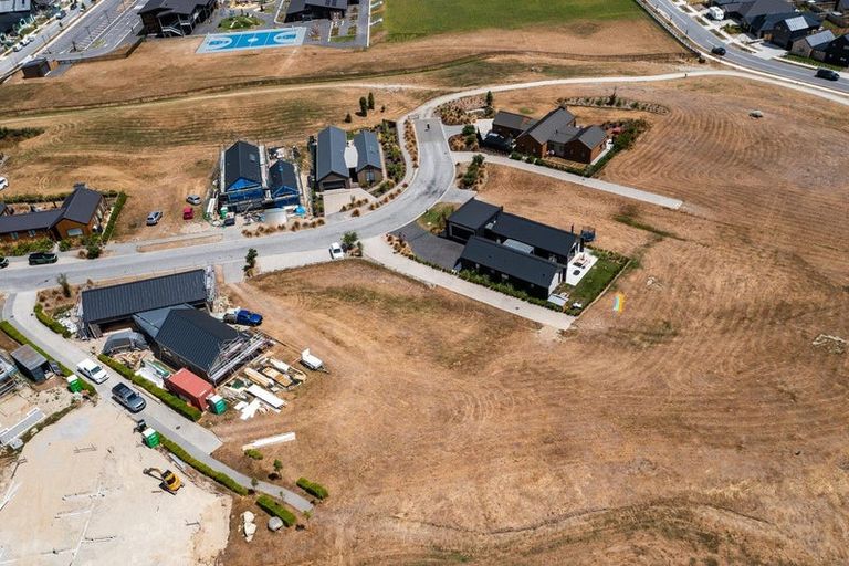 Photo of property in 42 Cunninghams Drive, Jacks Point, Queenstown, 9371