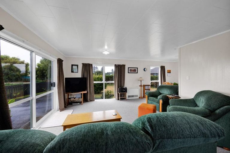 Photo of property in 13 Gibson Place, Patea, 4520