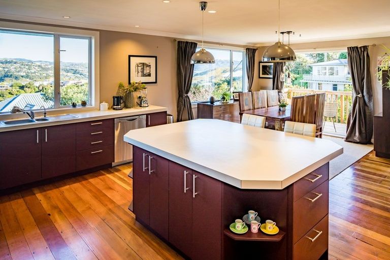 Photo of property in 71 Mana View Road, Paremata, Porirua, 5026