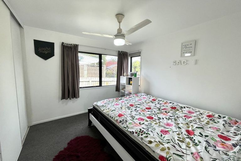 Photo of property in 5 Avonleigh Road, Green Bay, Auckland, 0604