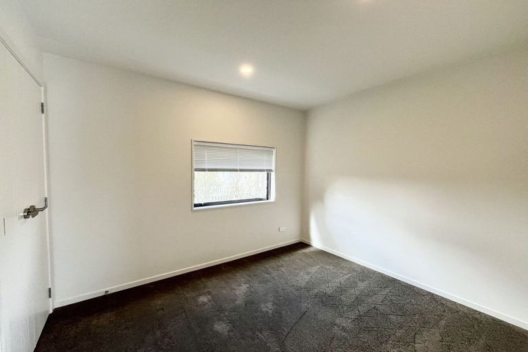 Photo of property in 1/98 Lincoln Park Avenue, Massey, Auckland, 0614