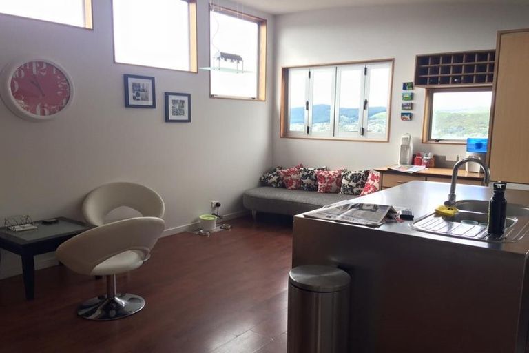 Photo of property in 10 Chastudon Place, Tawa, Wellington, 5028