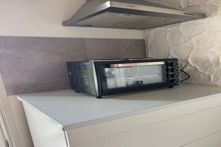 Photo of property in 1/23 Woodcote Drive, Glenfield, Auckland, 0629