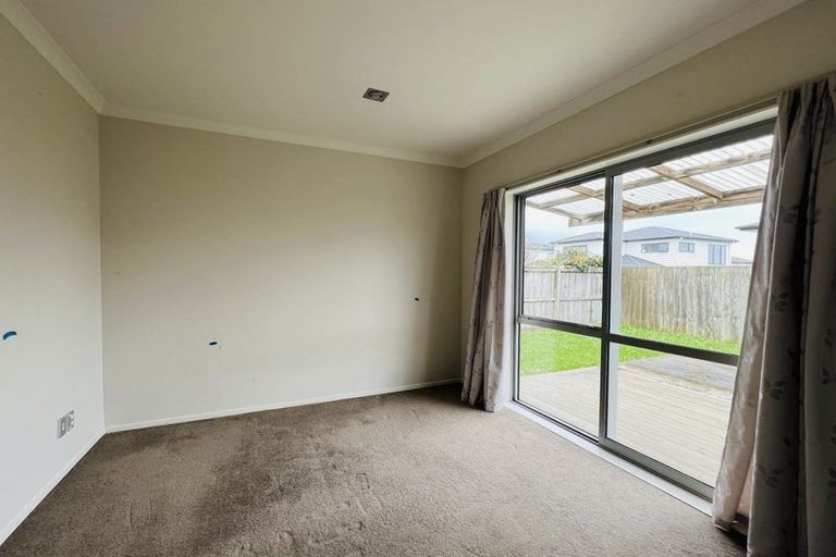 Photo of property in 16 Kira Road, Flat Bush, Auckland, 2016