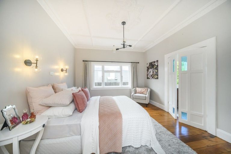 Photo of property in 15 Kowhai Avenue, Takaro, Palmerston North, 4410