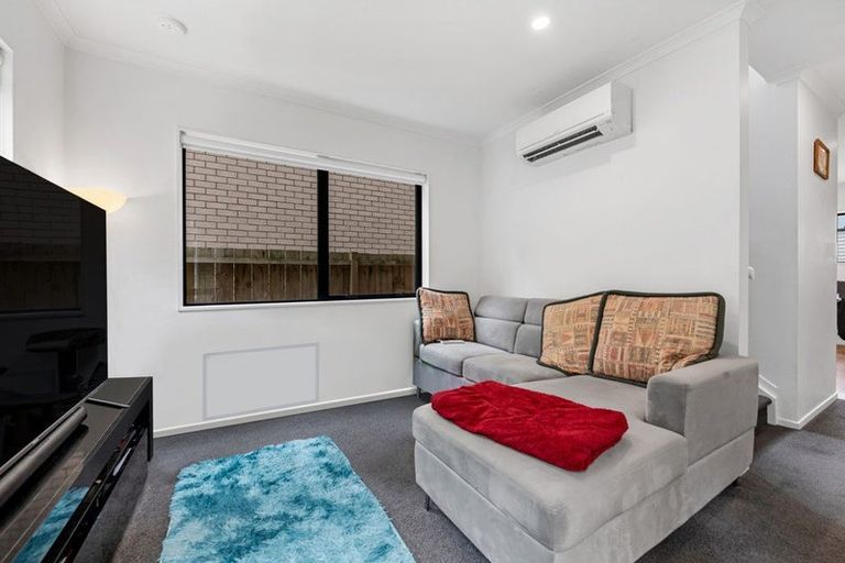 Photo of property in 12 Pangu Way, Mangere, Auckland, 2022