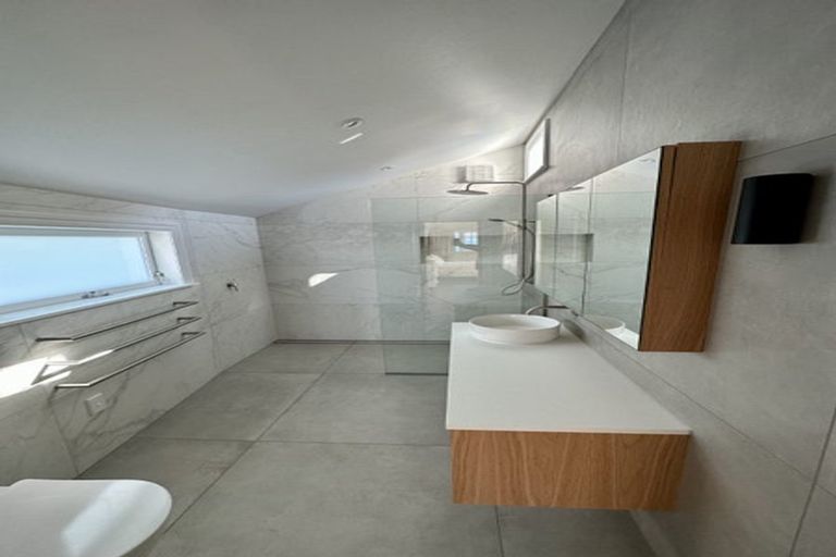 Photo of property in 163 Marine Parade, Seatoun, Wellington, 6022