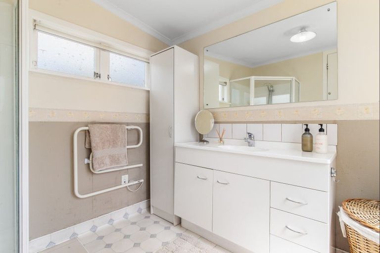 Photo of property in 16 Seddon Street, Levin, 5510