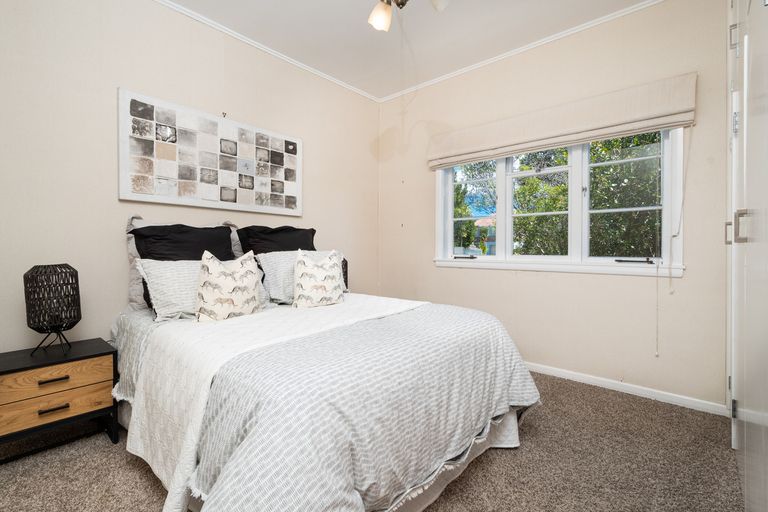 Photo of property in 277 Glengarry Road, Glen Eden, Auckland, 0602