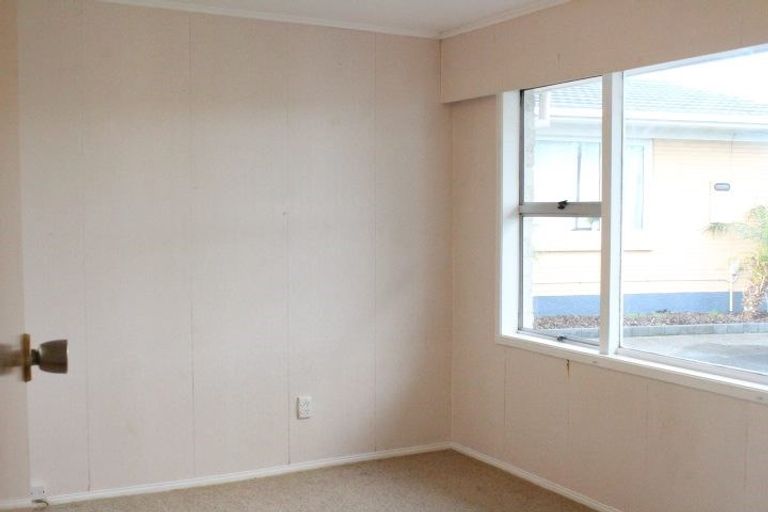 Photo of property in 17 Priestley Drive, Bucklands Beach, Auckland, 2014