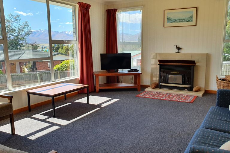 Photo of property in 32 Aorangi Crescent, Lake Tekapo, 7999