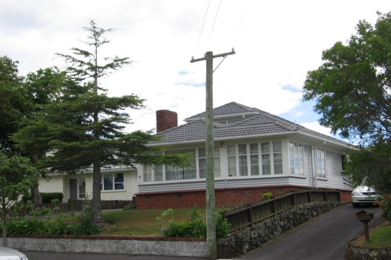 Photo of property in 4 Lynbrooke Avenue, Blockhouse Bay, Auckland, 0600